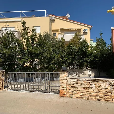 Natura 6 Apartman *
